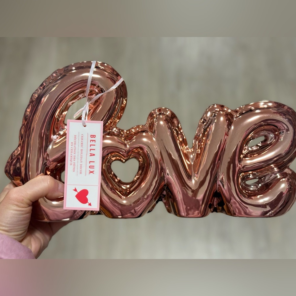 Bella Luxx Metallic Pink Love Decor